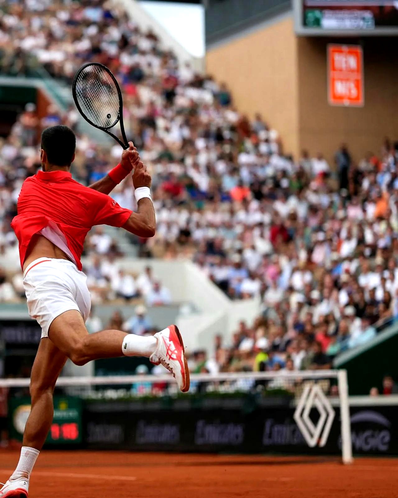 爱游戏APP-比赛局势复杂首场状态出色，澳大利亚队观众沸腾！，德约科维奇重返赛场观众掌声雷动的简单介绍